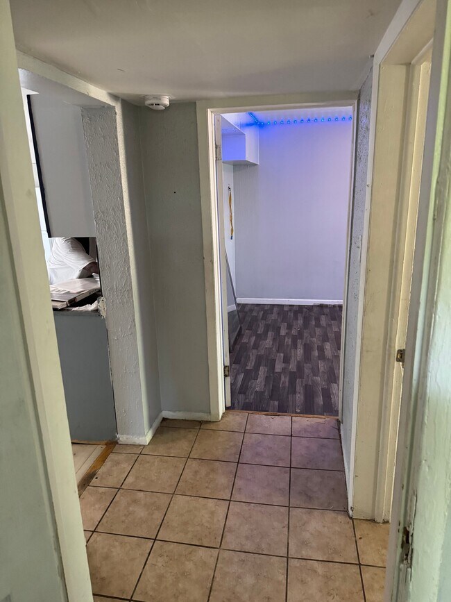 1209 Congress St Unit 6 (3 rd floor)