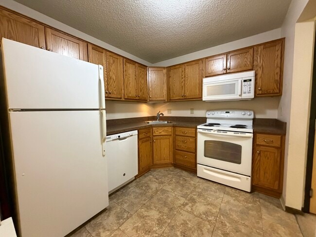 Photo - 1700 Four Oaks Rd Unit 124
