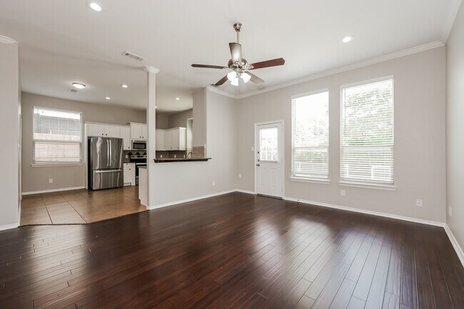 Photo - 613 Atascosa Ave