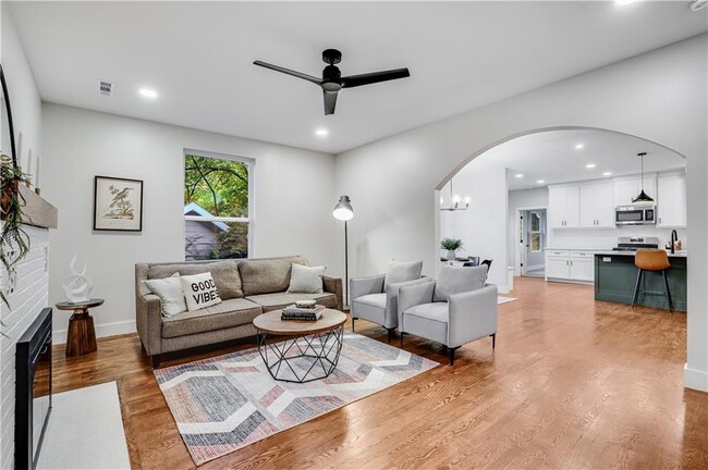 Photo - 319 S College Ave