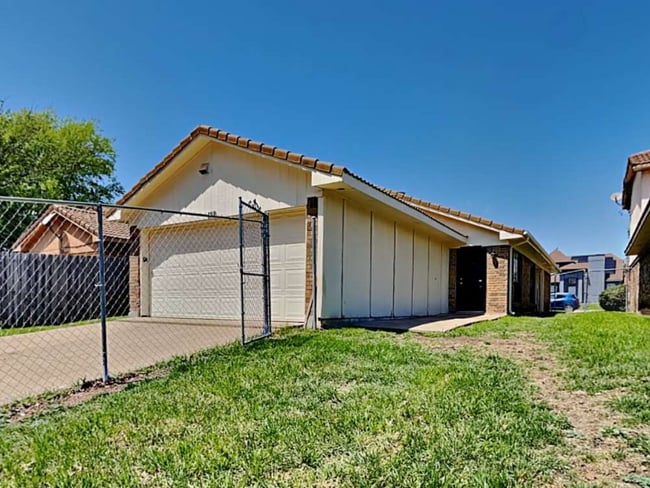 Building Photo - 1116 Sandalwood Ln Rental