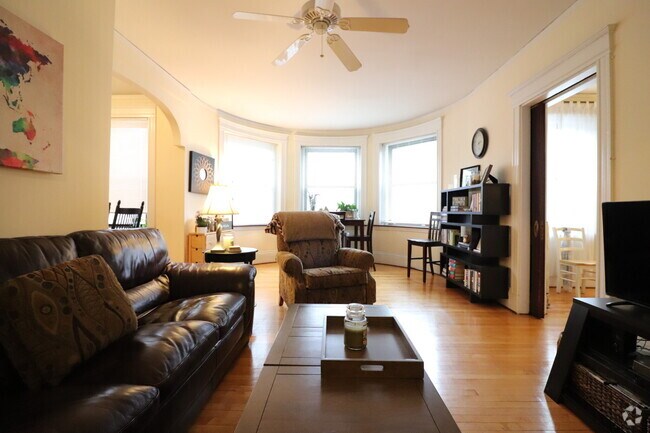 Building Photo - 1100 Beacon St Rental