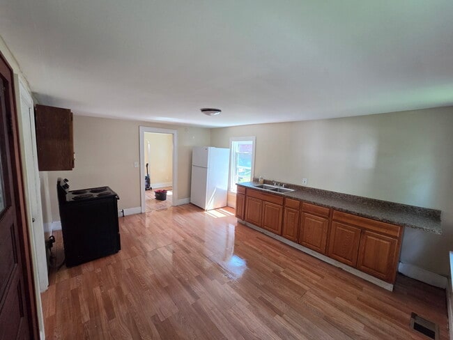 284 W Main St