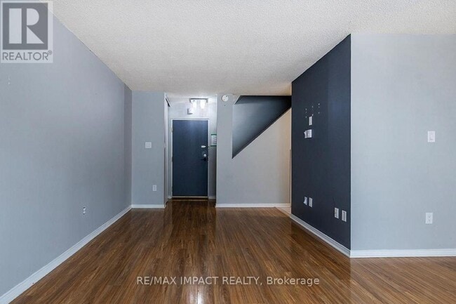 Photo - 454 Centre St S Unit 108