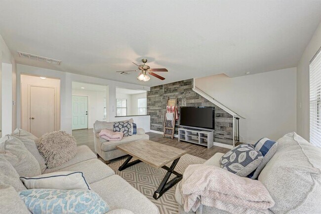 Photo - 103 Salerno Dr