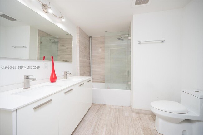 Photo - 1300 Brickell Bay Dr Unit 710