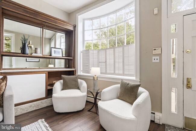 Photo - 858 S Front St