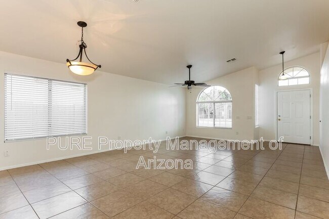 Photo - 1870 E Oakland St