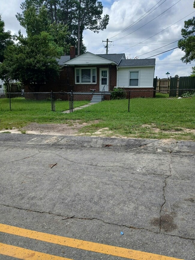 Building Photo - 3602 Rose Dr Unit 1 Rental