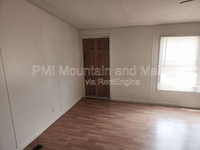 Photo - 32 Misty Mountain Way