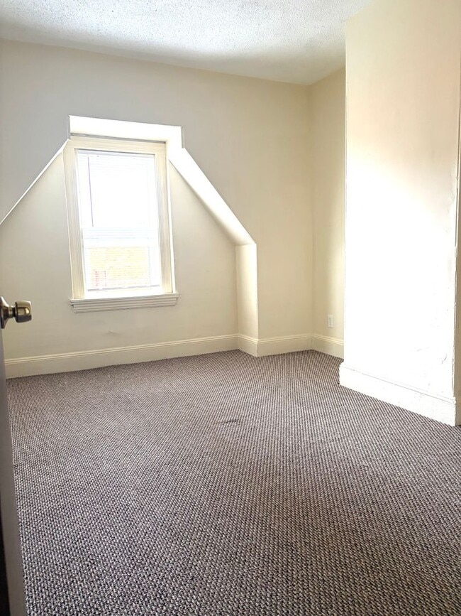 Photo - NO FEE!!!! RECENT RENOVATION ~ ALLSTON TOWNHOUSE-STYLE 3.5 BED - PET FRIENDLY