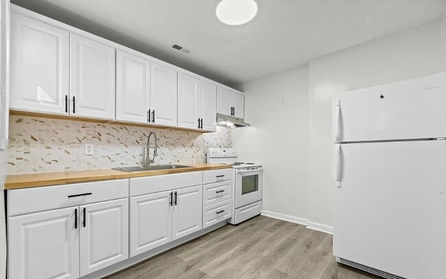 Photo - Stunning 4 Bedroom, 2 Bathroom home with modern upgrades