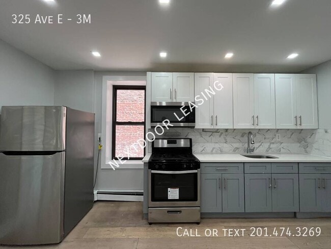 Building Photo - 325 Ave E Unit 3M