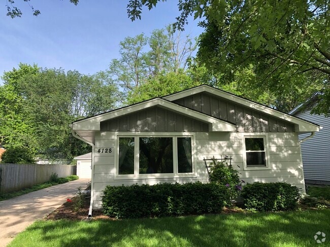 Building Photo - 4128 Elm St Rental