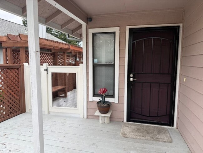 Building Photo - 2 Bedroom 2 Bath House in Cotati ~ Attached 2 Car Garage