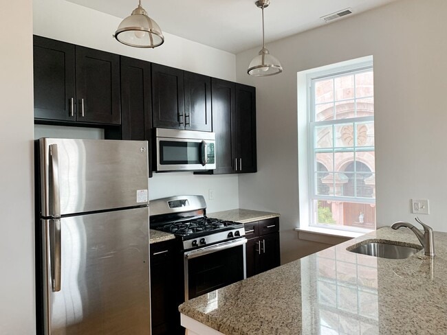 1942 - 1942 Apartment Unit 1942-3