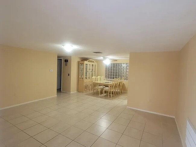 Photo - 3639 Madison St