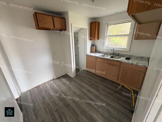Photo - 19373 Barlow St