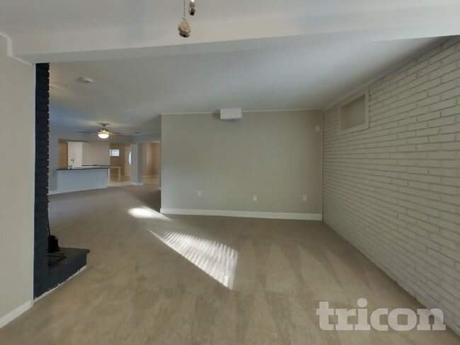 Photo - 546 W Palmeden Dr