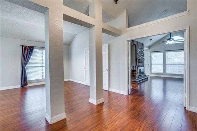 Photo - 435 L Thompson St