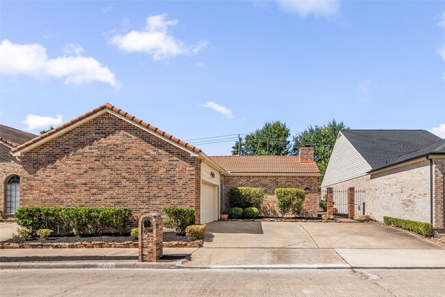 Photo - 14122 Langbourne Dr