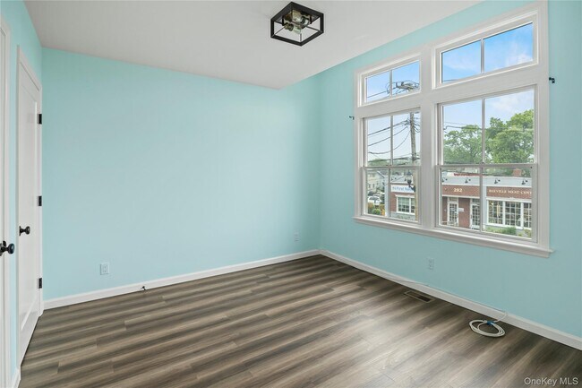 Photo - 269 Bayville Ave Unidad 3