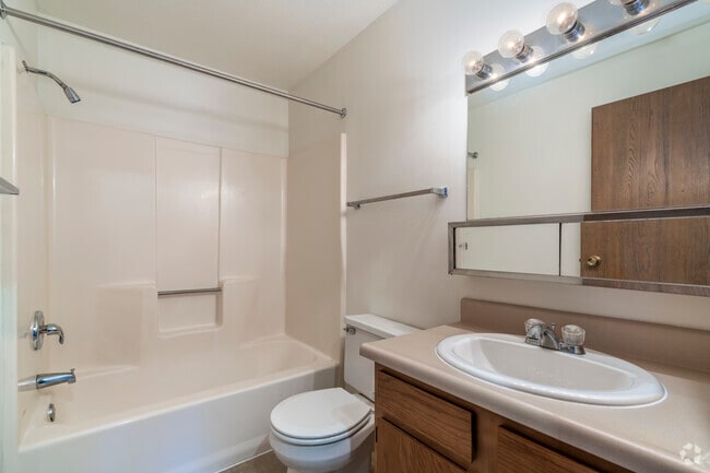 2BR, 1BA - 845SF - Bathroom