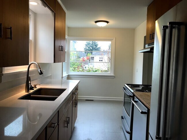 Photo - Charming 2+ bedroom , 2 bath , finished ba...
