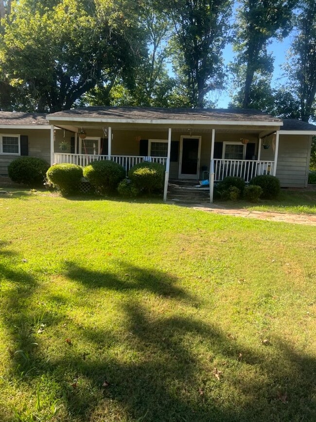 Building Photo - COMING SOON! Rental