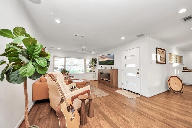 Photo - 411 Venice St