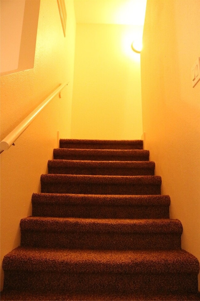 Building Photo - 10535 Mills Rd Unit 7B