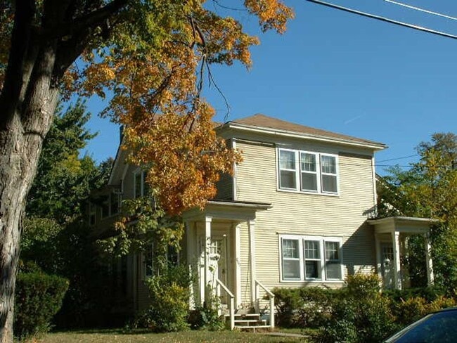 Building Photo - Well-Maintained 2-Bed Near Transit and Dow... Rental