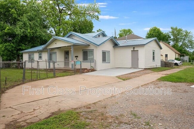 Building Photo - 825 W Colorado Ave Rental