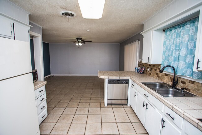 Building Photo - 5501 9th St Rental