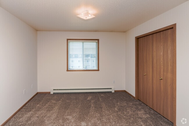2BR, 2BA - 986 SF