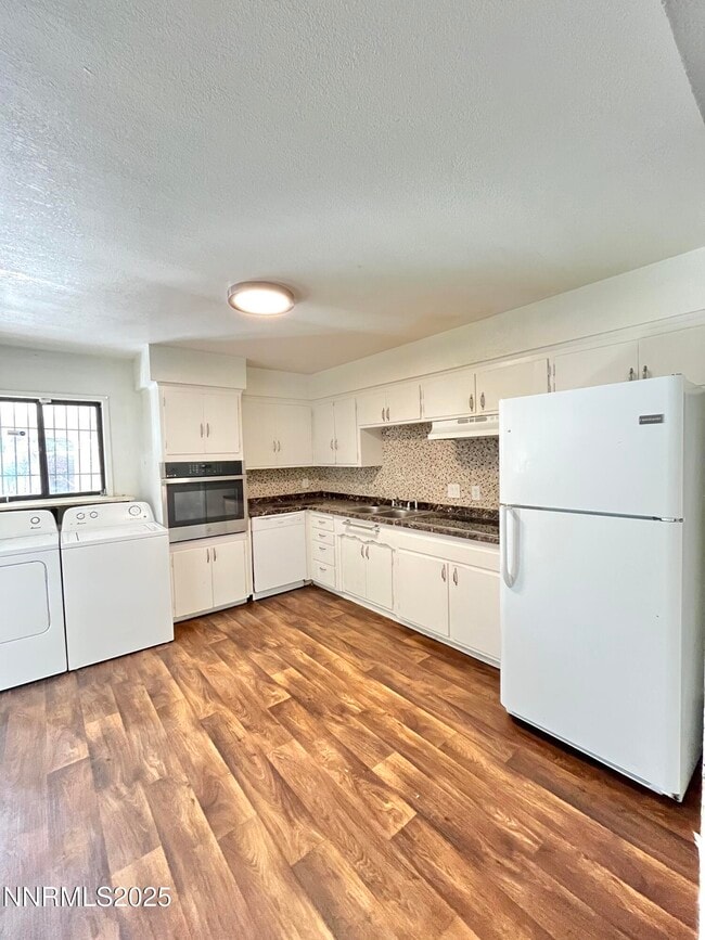 Photo - 1695 Trabert Way