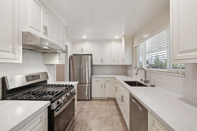 Building Photo - 838 University Ave Unit 838