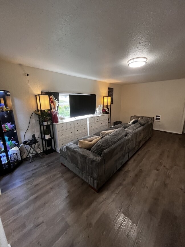 Photo - 101 E Wood Ln