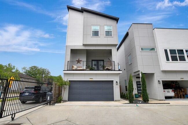 Photo - 1106 Paul Quinn St