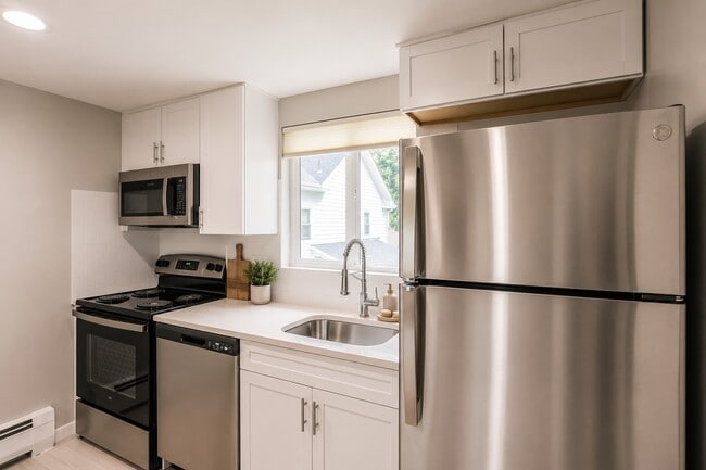 Photo - Emerson Arms Apartments