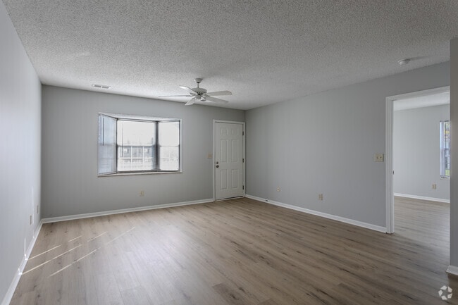 2 BR, 2 BA - 1,000 SF - Living Room
