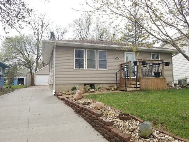 BEAUTIFUL UPDATED 3 BEDROOM 2 BATH HOUSE! - BEAUTIFUL UPDATED 3 BEDROOM 2 BATH HOUSE!