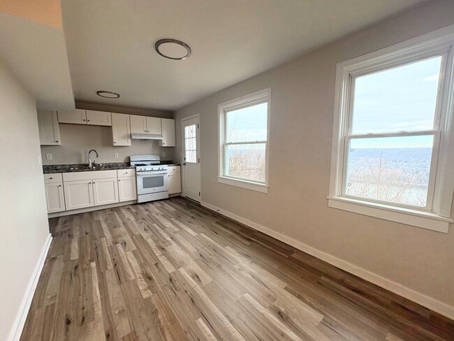 Photo - 360 Hemlock Dr