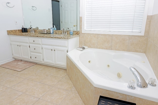 Photo - 888 Saddlebred Way