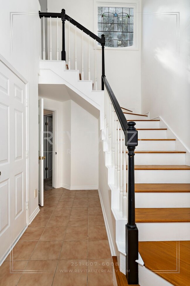 Photo - Charming 3-Level Home with Water Access in...