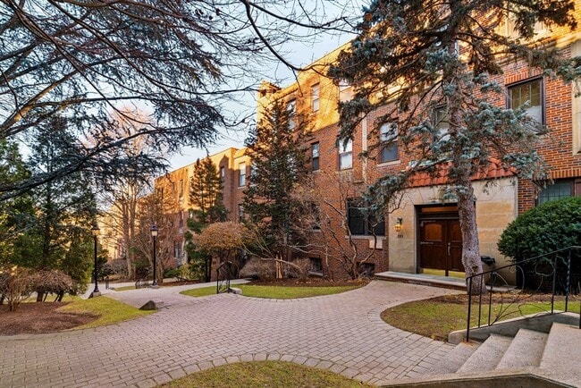 Photo - 321 Tappan St Unit 1