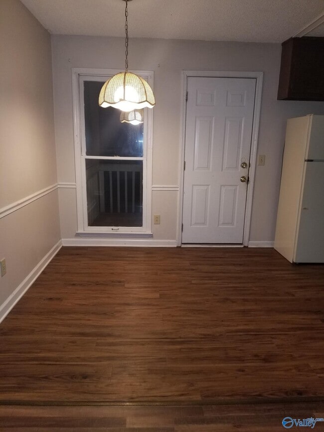 Photo - 1505 Barrington Rd NW Unit D