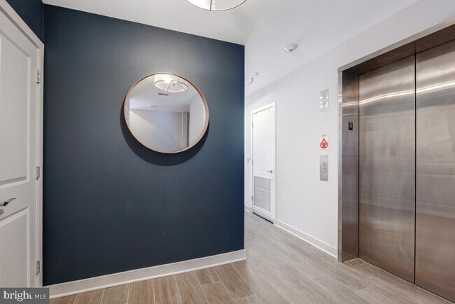 Building Photo - 1117c 10th St NW Unit W8 Rental