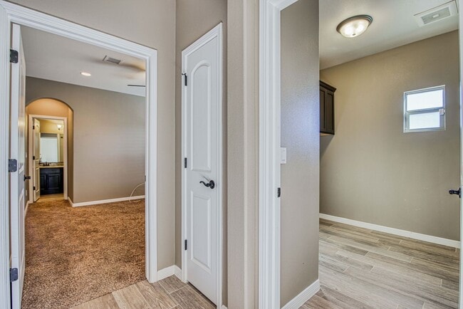 Photo - Beautiful Modern & Contemporary House