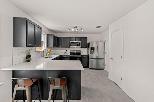 Photo - 525 Meadow Park Dr